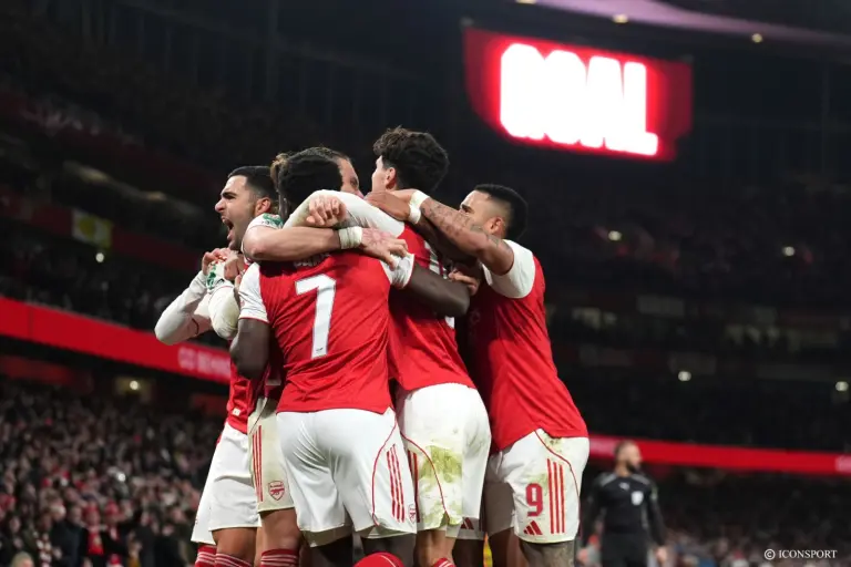 Premier League (J29) : Chelsea domine Aston Villa, Arsenal conforte sa 1ʳᵉ place, City tenu en échec