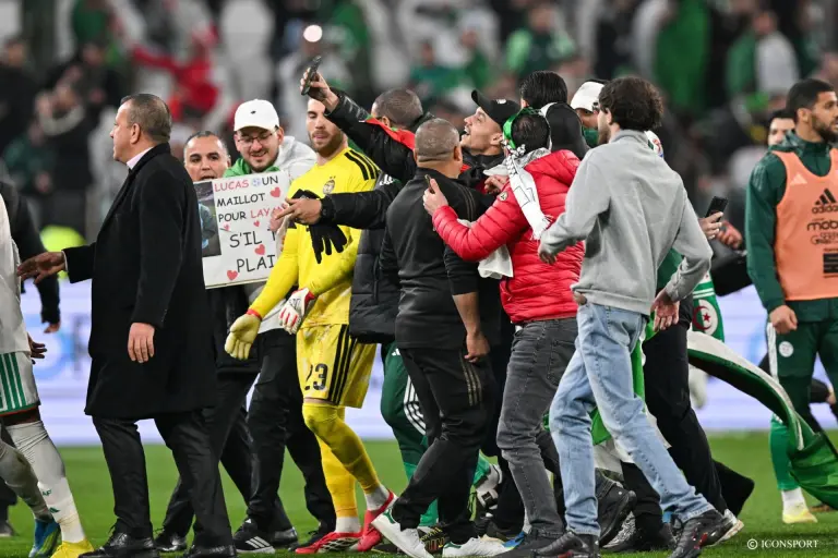 Débordements après Algérie – Uruguay : des joueurs exposés au danger.. Une organisation défaillante pointée du doigt