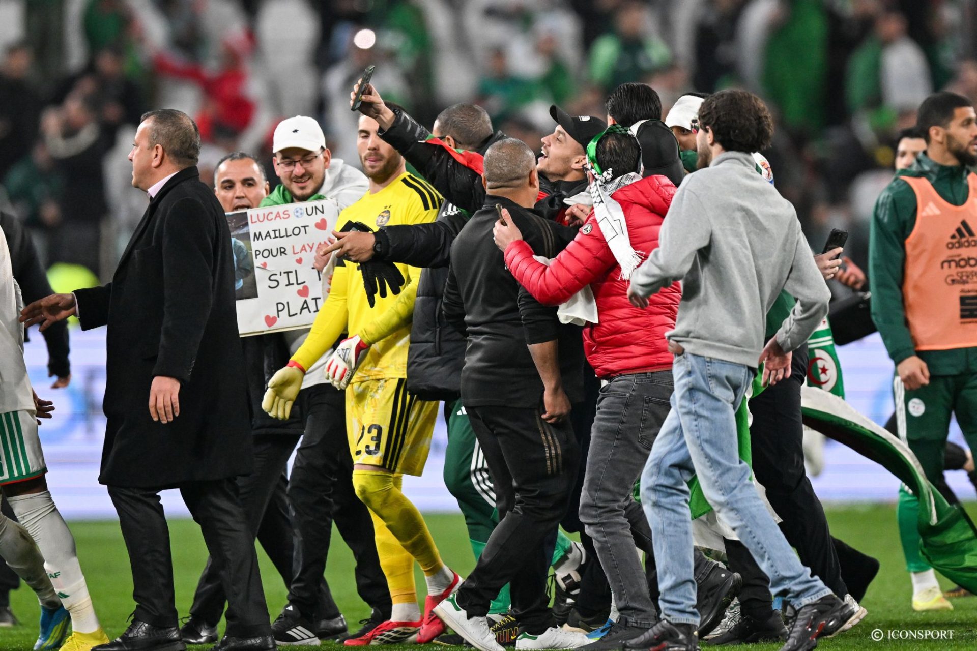 Débordements après Algérie – Uruguay : des joueurs exposés au danger.. Une organisation défaillante pointée du doigt