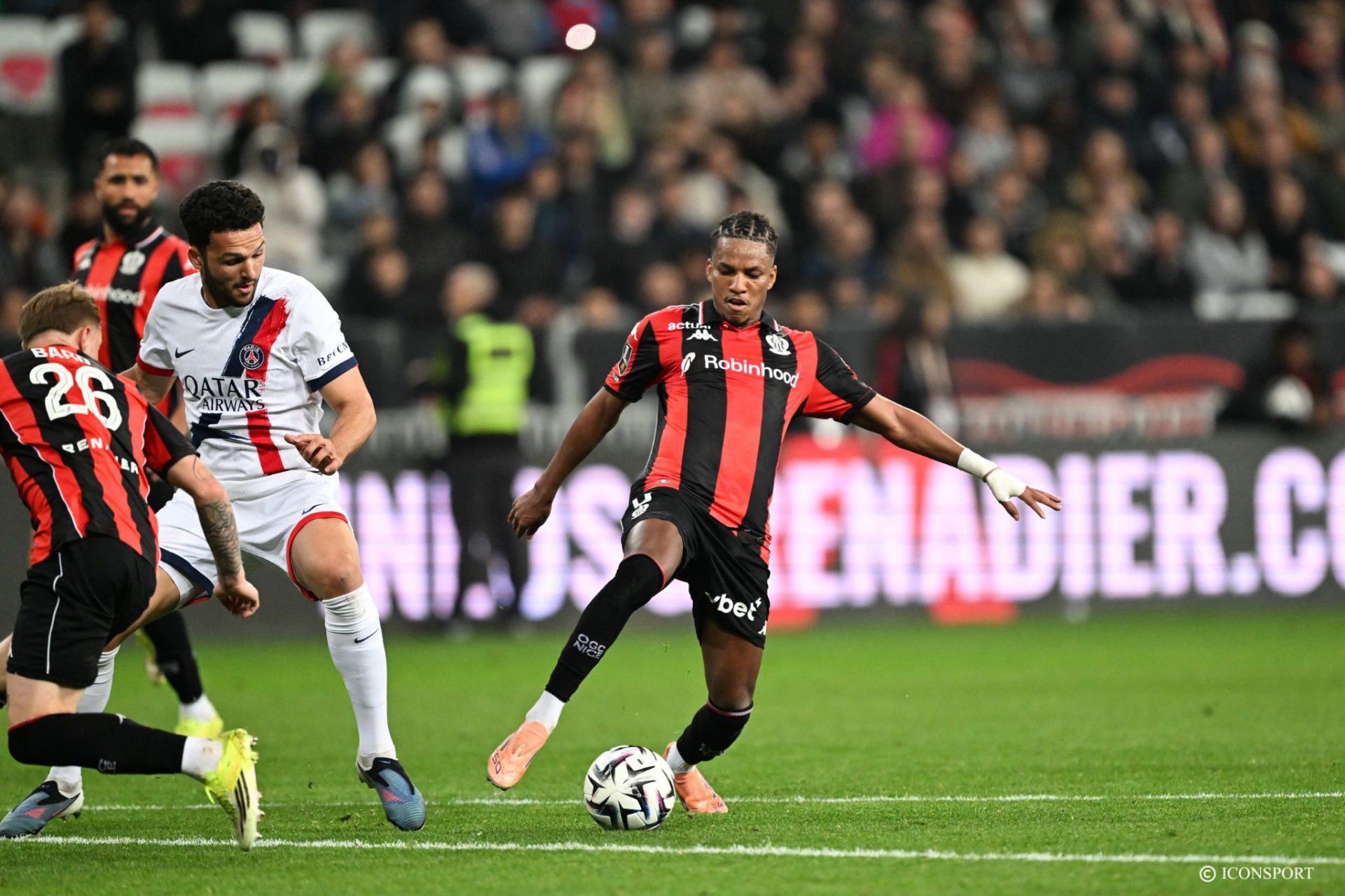 Hicham Bouodaoui : 287 minutes avec Nice, pas d’impact dans le jeu avec la sélection, partira partira pas aux States