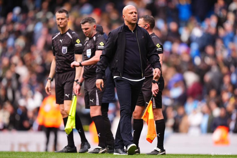 Liverpool : Arne Slot annonce les forfaits de Gomez et de Jayden face à Everton