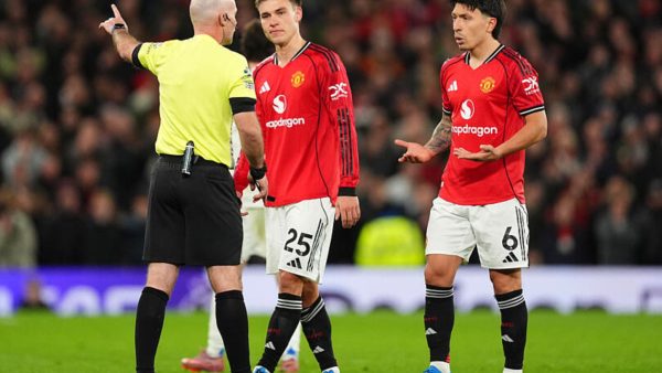 Premier League – Manchester United : Retour manqué pour Martinez, expulsé